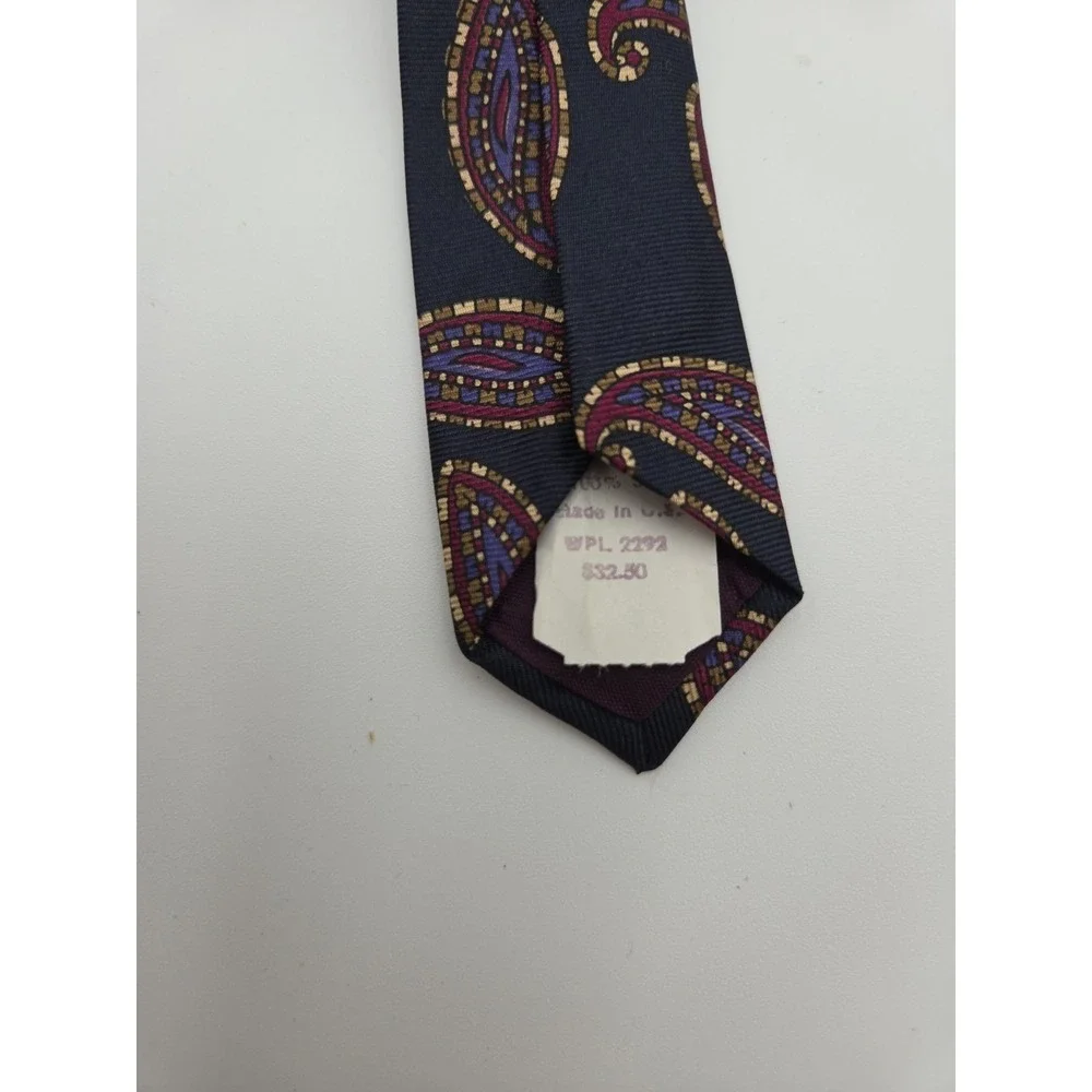 Boston Trader's‎ 100% Silk Paisley Print Tie - made in USA